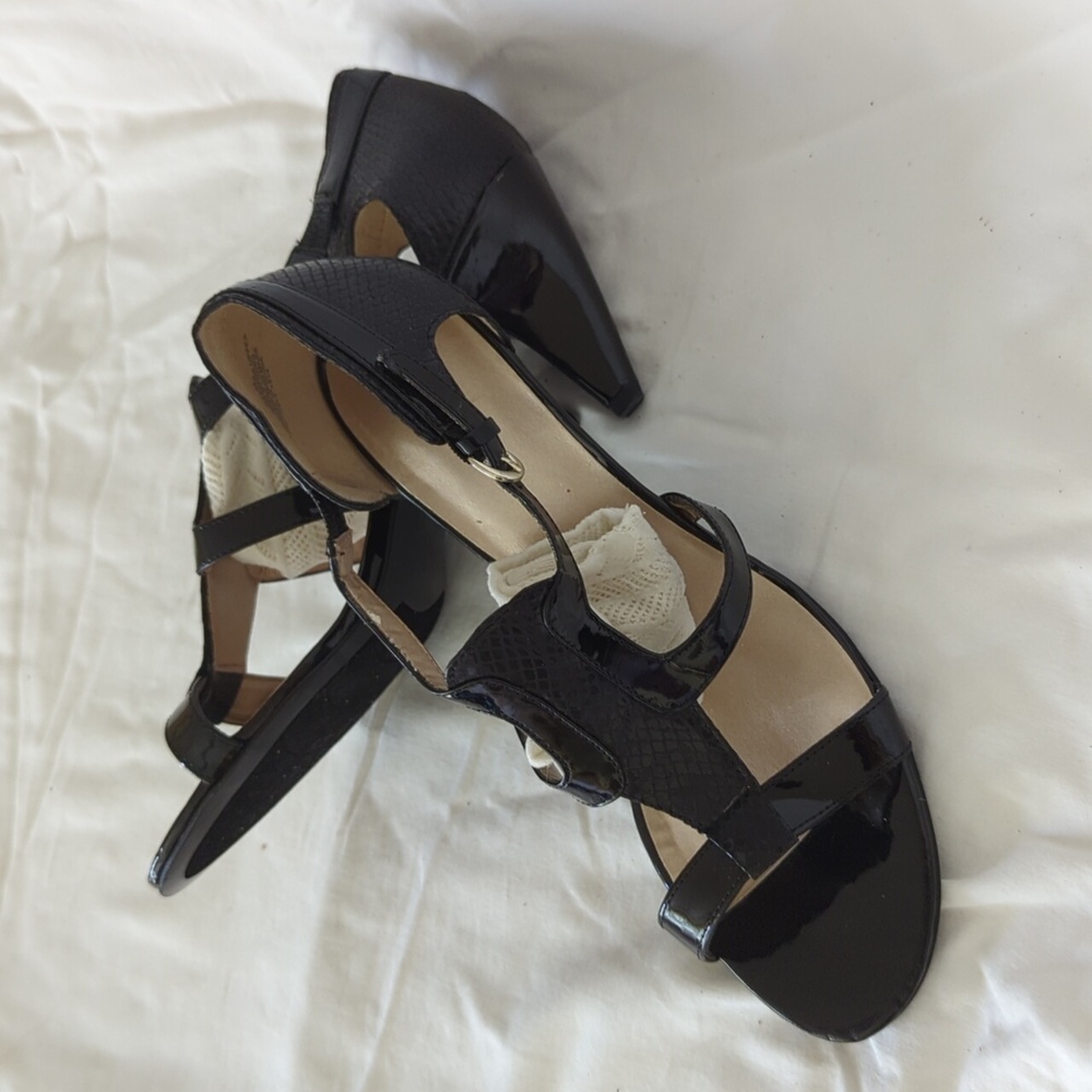 Black heels with patent, leather and snakeskin design
